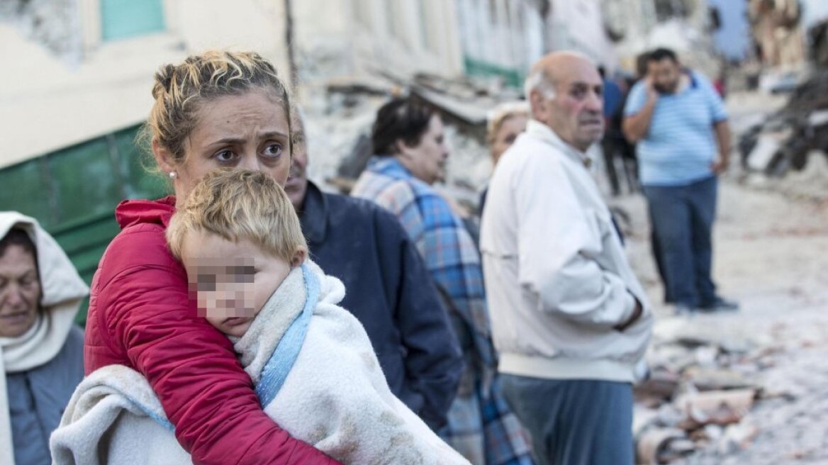 Σεισμός στην Ιταλία: Πολλά παιδιά καταπλακώθηκαν από τα συντρίμμια 